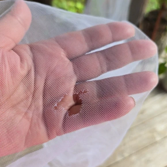 White Trailing Extra-long Tulle Veil - Picture 9 of 11